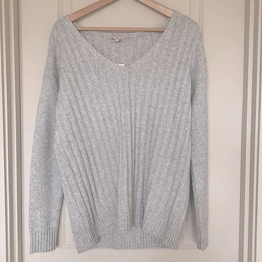 Gap Heather Grey V Nexk Sweater - Picture 1 of 6